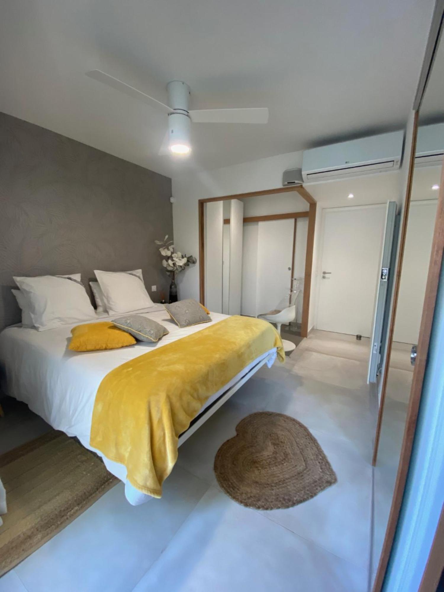 Casa Felicia Apartment Bonifacio  Ngoại thất bức ảnh