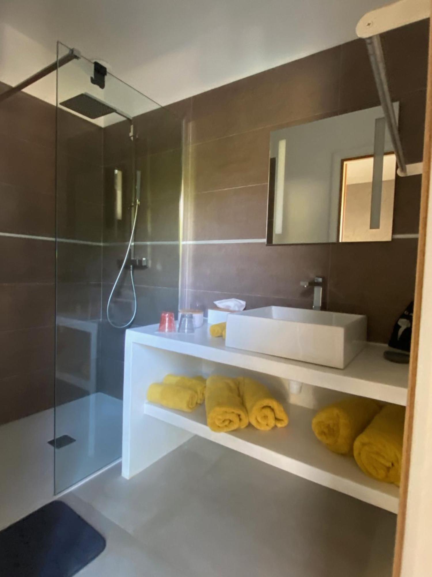 Casa Felicia Apartment Bonifacio  Ngoại thất bức ảnh